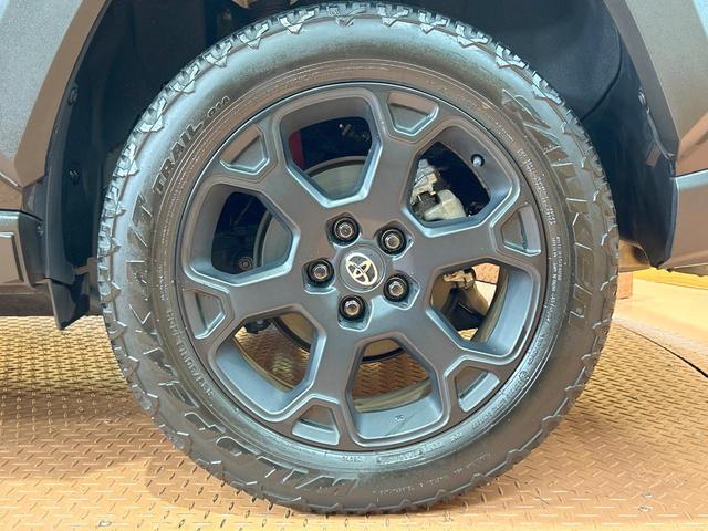 RAV4 アドベンチャー オフロードパッケージII 禁煙 10.5型ディスプレイ バックカメラ 電動リアゲート シートメモリー付パワーシート シートベンチレーション ステアリングヒーター コーナーセンサー ルーフレール ダウンヒルアシスト(27枚目)