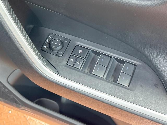 RAV4 アドベンチャー オフロードパッケージII 禁煙 10.5型ディスプレイ バックカメラ 電動リアゲート シートメモリー付パワーシート シートベンチレーション ステアリングヒーター コーナーセンサー ルーフレール ダウンヒルアシスト(35枚目)