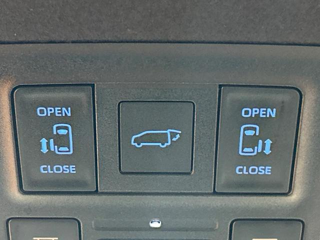 ヴォクシー ハイブリッドS-Z 禁煙 後席モニター 快適利便PKG ユニバーサルステップ GRエアロ 純正10.5型ナビ CD/DVDデッキ フルセグ 両側電動ドア AC100V 前中席シートヒーター ステアリングヒーター(6枚目)