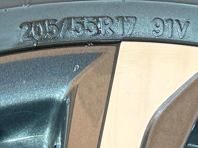 ヴォクシー ハイブリッドS-Z 禁煙 後席モニター 快適利便PKG ユニバーサルステップ GRエアロ 純正10.5型ナビ CD/DVDデッキ フルセグ 両側電動ドア AC100V 前中席シートヒーター ステアリングヒーター(29枚目)