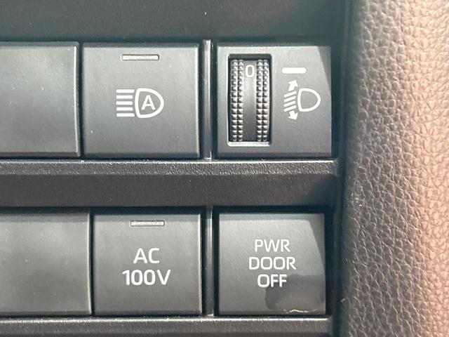 ヴォクシー ハイブリッドS-Z 禁煙 後席モニター 快適利便PKG ユニバーサルステップ GRエアロ 純正10.5型ナビ CD/DVDデッキ フルセグ 両側電動ドア AC100V 前中席シートヒーター ステアリングヒーター(32枚目)