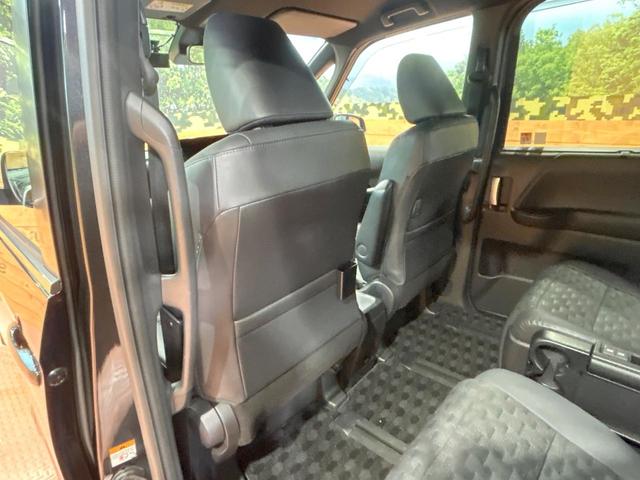 ヴォクシー ハイブリッドS-Z 禁煙 後席モニター 快適利便PKG ユニバーサルステップ GRエアロ 純正10.5型ナビ CD/DVDデッキ フルセグ 両側電動ドア AC100V 前中席シートヒーター ステアリングヒーター(60枚目)