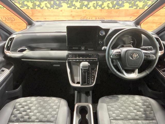 ヴォクシー ハイブリッドＳ－Ｚ　禁煙　後席モニター　純正１０．５型ナビ　快適利便パッケージ　ヘッドアップディスプレイ　ブラインドスポットモニター　デジタルインナーミラー　ＡＣ１００Ｖ　プロジェクター式ＬＥＤ　クリアランスソナー（2枚目）