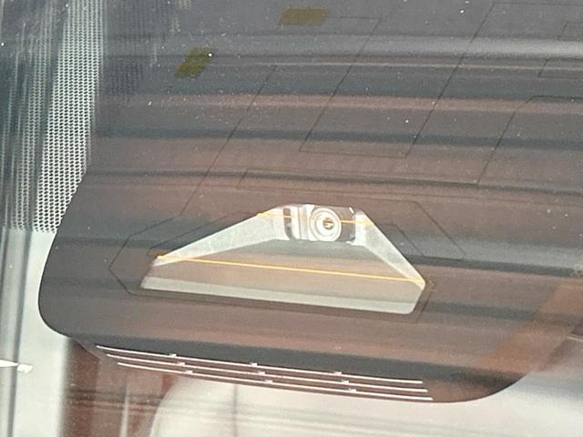 ヴォクシー ハイブリッドＳ－Ｚ　禁煙　後席モニター　純正１０．５型ナビ　快適利便パッケージ　ヘッドアップディスプレイ　ブラインドスポットモニター　デジタルインナーミラー　ＡＣ１００Ｖ　プロジェクター式ＬＥＤ　クリアランスソナー（44枚目）