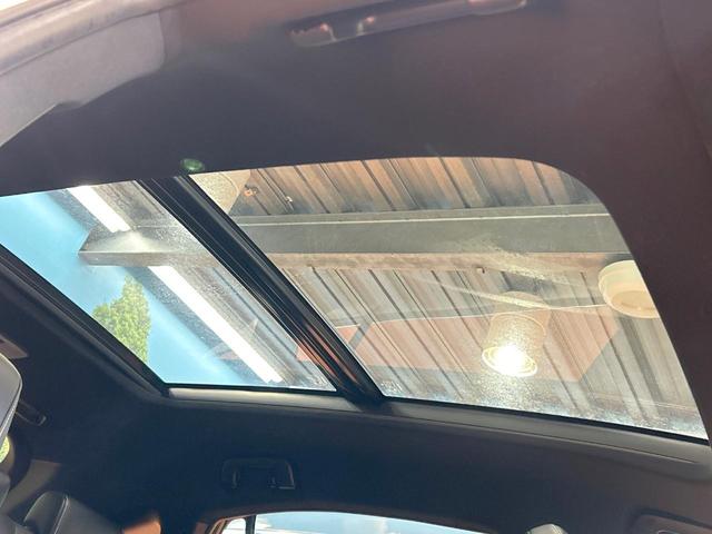 ハリアー プレミアム メタル アンド レザーパッケージ 禁煙車 サンルーフ 9型ナビ フルセグ 本革シート クリアランスソナー レーダークルーズ メモリーシート トヨタセーフティセンス 電動リアゲート LEDヘッドライト バックカメラ 純正18インチAW(3枚目)