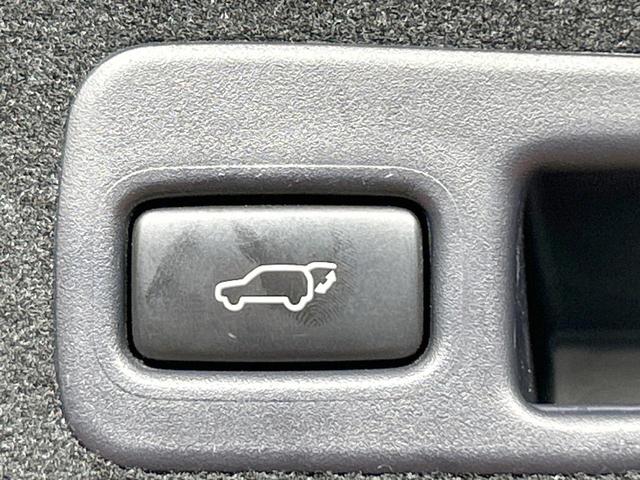 ハリアー プレミアム メタル アンド レザーパッケージ 禁煙車 サンルーフ 9型ナビ フルセグ 本革シート クリアランスソナー レーダークルーズ メモリーシート トヨタセーフティセンス 電動リアゲート LEDヘッドライト バックカメラ 純正18インチAW(8枚目)