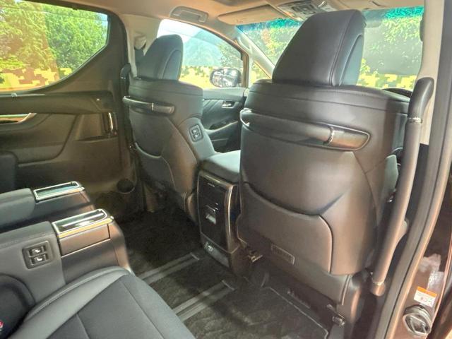 アルファードハイブリッド SR Cパッケージ 禁煙車 サンルーフ JBLサウンド 全周囲カメラ ブラインドスポットモニター 9型ディスプレイオーディオ 両側電動ドア レーダークルーズ LEDヘッド&フォグ デジタルインナーミラー 電動リアゲート(63枚目)