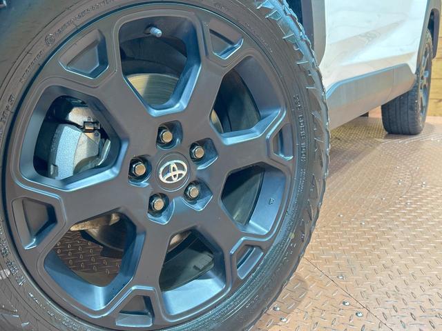ＲＡＶ４ アドベンチャー　オフロードパッケージ　禁煙車　９型ナビ　バックカメラ　レーダークルーズ　シートベンチレーション　電動リアゲート　ＬＥＤヘッド＆フォグ　オートハイビーム　ブラインドスポットモニター　ステアリングヒーター（14枚目）