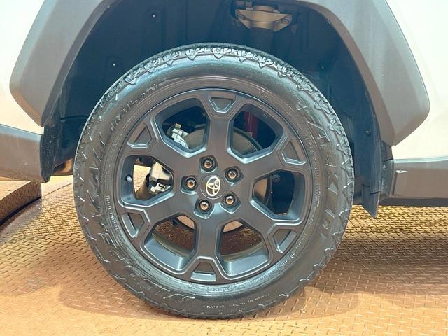 ＲＡＶ４ アドベンチャー　オフロードパッケージ　禁煙車　９型ナビ　バックカメラ　レーダークルーズ　シートベンチレーション　電動リアゲート　ＬＥＤヘッド＆フォグ　オートハイビーム　ブラインドスポットモニター　ステアリングヒーター（37枚目）