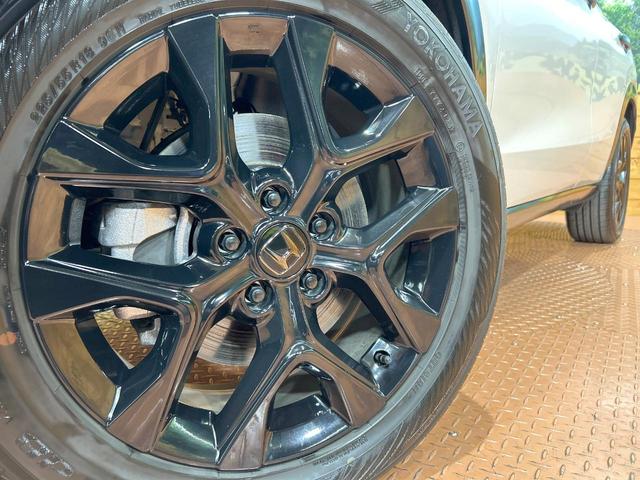 ＺＲ－Ｖ ｅ：ＨＥＶ　Ｚ特別仕様車ブラックスタイル　禁煙車　ＢＯＳＥ　全周囲カメラ　９型ナビ　フルセグ　ブラインドスポットモニター　ホンダセンシング　クリアランスソナー　電動リアゲート　メモリーシート　ＬＥＤヘッドライト　純正１８インチＡＷ　ＥＴＣ（14枚目）