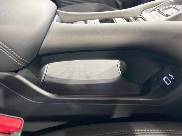 ＺＲ－Ｖ ｅ：ＨＥＶ　Ｚ特別仕様車ブラックスタイル　禁煙車　ＢＯＳＥ　全周囲カメラ　９型ナビ　フルセグ　ブラインドスポットモニター　ホンダセンシング　クリアランスソナー　電動リアゲート　メモリーシート　ＬＥＤヘッドライト　純正１８インチＡＷ　ＥＴＣ（57枚目）