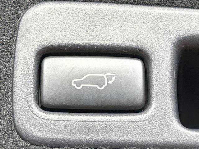 ハリアー プログレス　禁煙車　ＪＢＬサウンド　全周囲カメラ　９型ナビ　三眼ＬＥＤヘッドライト　トヨタセーフティセンス　クリアランスソナー　電動リアゲート　レーダークルーズ　純正１８インチＡＷ　パワーシート　ＥＴＣ（7枚目）