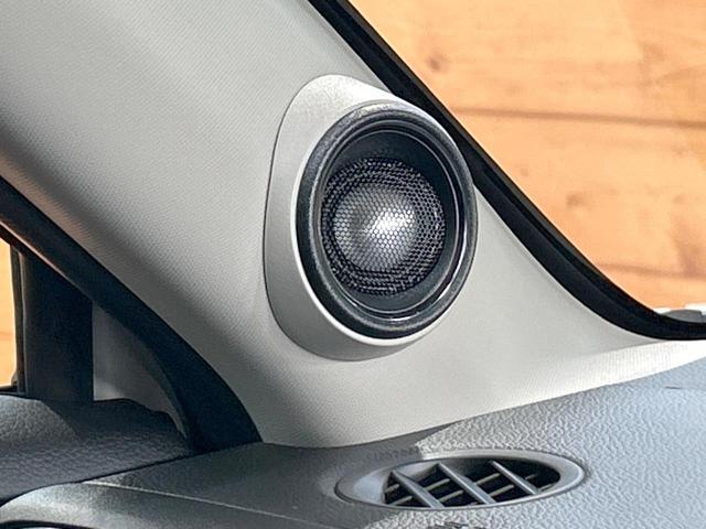 ヴェゼル ｅ：ＨＥＶ　Ｚ　登録済未使用車　ホンダコネクトディスプレイ　ホンダセンシング　ワイヤレス充電　マルチビューカメラシステム　プレミアムオーディオ　クリアランスソナー　シートヒーター　ステアリングヒーター　電動リアゲート（3枚目）