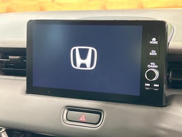 ヴェゼル ｅ：ＨＥＶ　Ｚ　登録済未使用車　ホンダコネクトディスプレイ　ホンダセンシング　ワイヤレス充電　マルチビューカメラシステム　プレミアムオーディオ　クリアランスソナー　シートヒーター　ステアリングヒーター　電動リアゲート（4枚目）