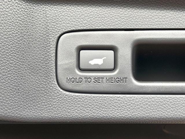 ヴェゼル ｅ：ＨＥＶ　Ｚ　登録済未使用車　ホンダコネクトディスプレイ　ホンダセンシング　ワイヤレス充電　マルチビューカメラシステム　プレミアムオーディオ　クリアランスソナー　シートヒーター　ステアリングヒーター　電動リアゲート（7枚目）