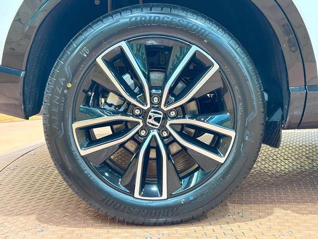 ヴェゼル ｅ：ＨＥＶ　Ｚ　登録済未使用車　ホンダコネクトディスプレイ　ホンダセンシング　ワイヤレス充電　マルチビューカメラシステム　プレミアムオーディオ　クリアランスソナー　シートヒーター　ステアリングヒーター　電動リアゲート（22枚目）