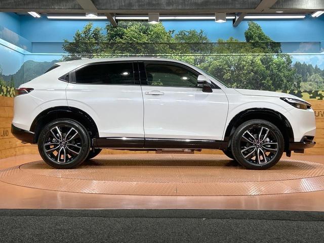 ヴェゼル ｅ：ＨＥＶ　Ｚ　登録済未使用車　ホンダコネクトディスプレイ　ホンダセンシング　ワイヤレス充電　マルチビューカメラシステム　プレミアムオーディオ　クリアランスソナー　シートヒーター　ステアリングヒーター　電動リアゲート（28枚目）