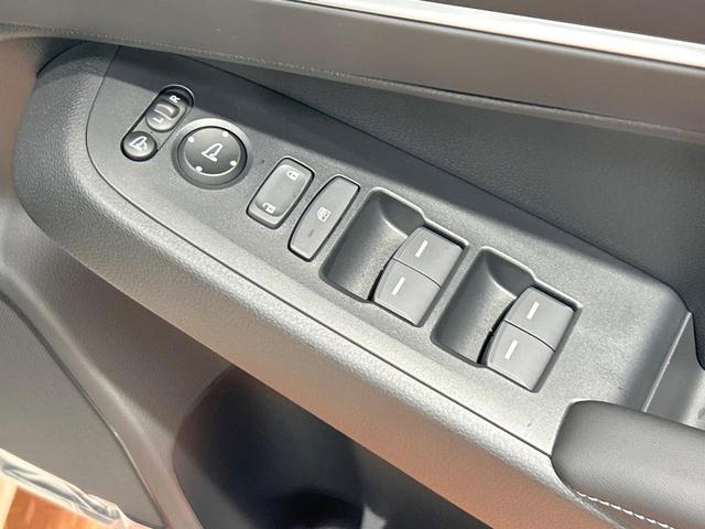 ヴェゼル ｅ：ＨＥＶ　Ｚ　登録済未使用車　ホンダコネクトディスプレイ　ホンダセンシング　ワイヤレス充電　マルチビューカメラシステム　プレミアムオーディオ　クリアランスソナー　シートヒーター　ステアリングヒーター　電動リアゲート（29枚目）