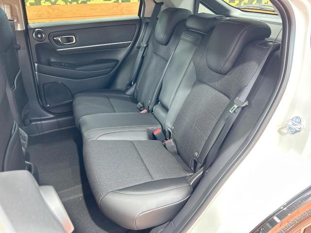 ヴェゼル ｅ：ＨＥＶ　Ｚ　登録済未使用車　ホンダコネクトディスプレイ　ホンダセンシング　ワイヤレス充電　マルチビューカメラシステム　プレミアムオーディオ　クリアランスソナー　シートヒーター　ステアリングヒーター　電動リアゲート（32枚目）