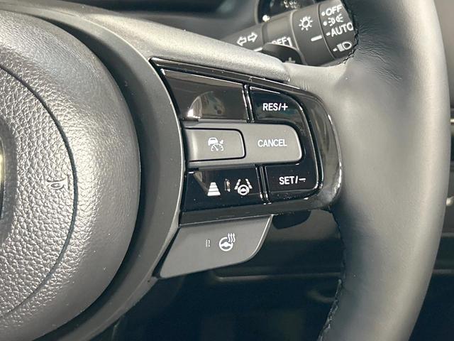 ヴェゼル ｅ：ＨＥＶ　Ｚ　登録済未使用車　ホンダコネクトディスプレイ　ホンダセンシング　ワイヤレス充電　マルチビューカメラシステム　プレミアムオーディオ　クリアランスソナー　シートヒーター　ステアリングヒーター　電動リアゲート（43枚目）