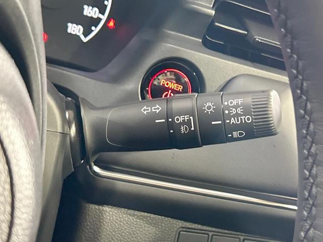 ヴェゼル ｅ：ＨＥＶ　Ｚ　登録済未使用車　ホンダコネクトディスプレイ　ホンダセンシング　ワイヤレス充電　マルチビューカメラシステム　プレミアムオーディオ　クリアランスソナー　シートヒーター　ステアリングヒーター　電動リアゲート（45枚目）