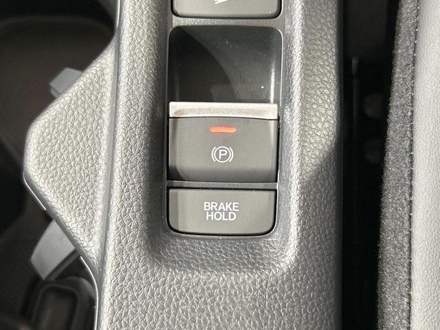 ヴェゼル ｅ：ＨＥＶ　Ｚ　登録済未使用車　ホンダコネクトディスプレイ　ホンダセンシング　ワイヤレス充電　マルチビューカメラシステム　プレミアムオーディオ　クリアランスソナー　シートヒーター　ステアリングヒーター　電動リアゲート（53枚目）