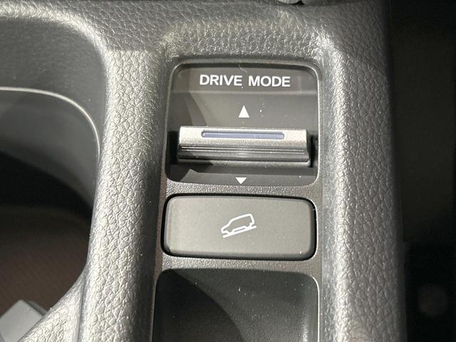 ヴェゼル ｅ：ＨＥＶ　Ｚ　登録済未使用車　ホンダコネクトディスプレイ　ホンダセンシング　ワイヤレス充電　マルチビューカメラシステム　プレミアムオーディオ　クリアランスソナー　シートヒーター　ステアリングヒーター　電動リアゲート（54枚目）