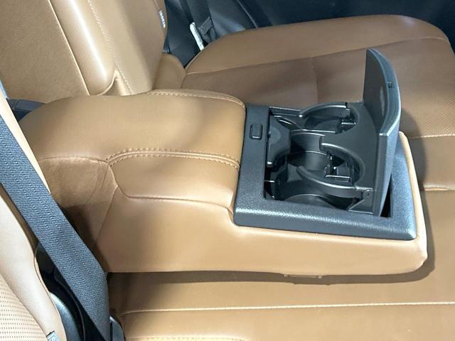 ランドクルーザープラド TX Lパッケージ 70thアニバーサリーリミテッド 禁煙車 サンルーフ 7人乗り 全周囲カメラ 9型ナビ フルセグ ルーフレール ブラインドスポットモニター クリアランスソナー レーダークルーズ シートエアコン LEDヘッドライト 純正18インチAW(45枚目)