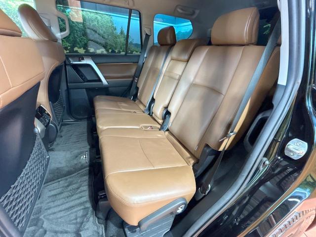 ランドクルーザープラド TX Lパッケージ 70thアニバーサリーリミテッド 禁煙車 サンルーフ 7人乗り 全周囲カメラ 9型ナビ フルセグ ルーフレール ブラインドスポットモニター クリアランスソナー レーダークルーズ シートエアコン LEDヘッドライト 純正18インチAW(47枚目)