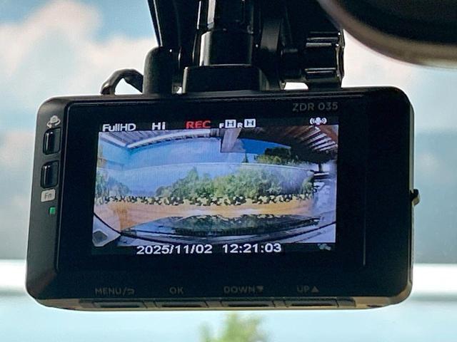 ランドクルーザープラド TX Lパッケージ 70thアニバーサリーリミテッド 禁煙車 サンルーフ 7人乗り 全周囲カメラ 9型ナビ フルセグ ルーフレール ブラインドスポットモニター クリアランスソナー レーダークルーズ シートエアコン LEDヘッドライト 純正18インチAW(64枚目)