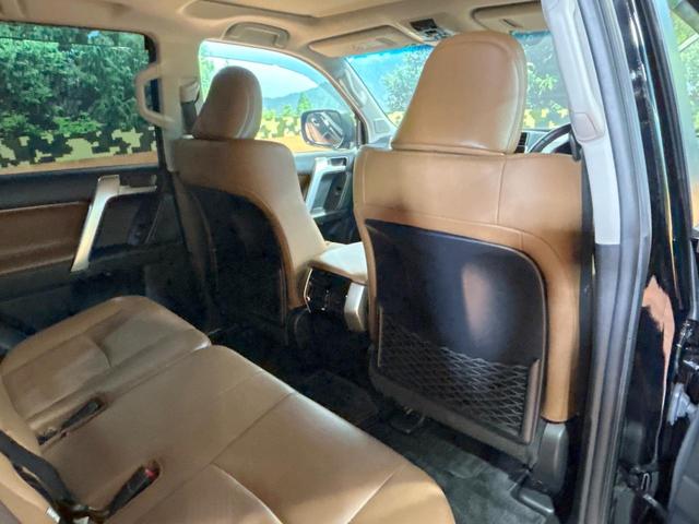 ランドクルーザープラド TX Lパッケージ 70thアニバーサリーリミテッド 禁煙車 サンルーフ 7人乗り 全周囲カメラ 9型ナビ フルセグ ルーフレール ブラインドスポットモニター クリアランスソナー レーダークルーズ シートエアコン LEDヘッドライト 純正18インチAW(73枚目)