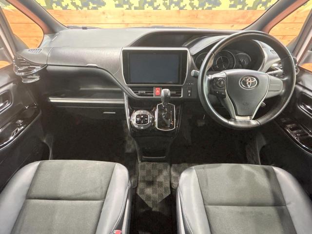 ノア Ｓｉ　ダブルバイビー　フルエアロ　両側電動ドア　純正ＳＤナビ　後席モニター　バックカメラ　クルコン　ウォークスルー　ＥＴＣ　フルセグ　レーンアシスト　クリアランスソナー　スマートキー　電動格納ミラー　Ｂｌｕｅｔｏｏｔｈ（2枚目）