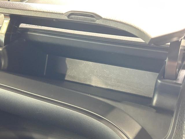 ノア Ｓｉ　ダブルバイビー　フルエアロ　両側電動ドア　純正ＳＤナビ　後席モニター　バックカメラ　クルコン　ウォークスルー　ＥＴＣ　フルセグ　レーンアシスト　クリアランスソナー　スマートキー　電動格納ミラー　Ｂｌｕｅｔｏｏｔｈ（40枚目）