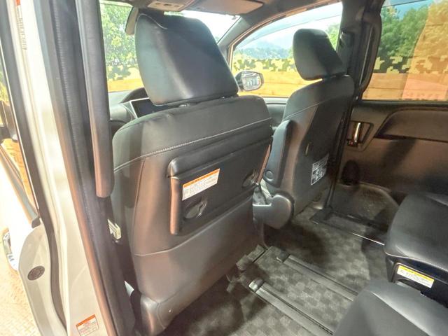 ノア Ｓｉ　ダブルバイビー　フルエアロ　両側電動ドア　純正ＳＤナビ　後席モニター　バックカメラ　クルコン　ウォークスルー　ＥＴＣ　フルセグ　レーンアシスト　クリアランスソナー　スマートキー　電動格納ミラー　Ｂｌｕｅｔｏｏｔｈ（50枚目）