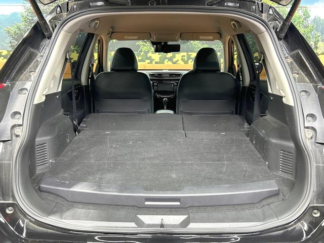 後席を格納すると、これだけの広さが！シーンに合わせたシートアレンジで、大きな荷物も積むことが出来ます♪