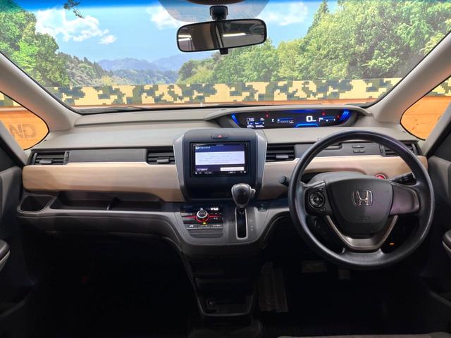 フリード G 禁煙車 SDナビ フルセグ バックカメラ パワースライドドア アイドリングストップ ビルトインETC オートエアコン ウォークスルー CD/DVD再生 Bluetooth接続可 スマートキー(2枚目)