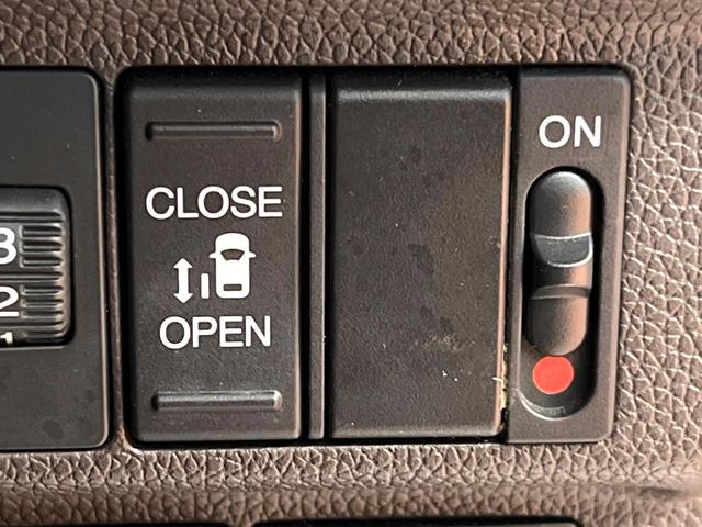 フリード G 禁煙車 SDナビ フルセグ バックカメラ パワースライドドア アイドリングストップ ビルトインETC オートエアコン ウォークスルー CD/DVD再生 Bluetooth接続可 スマートキー(5枚目)