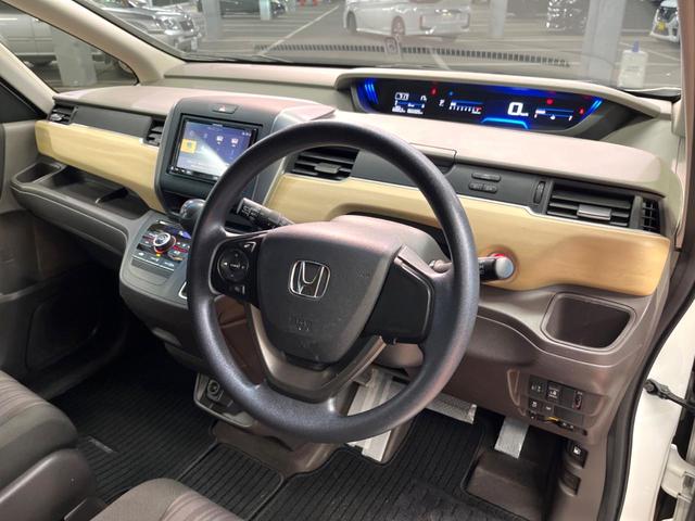 フリード G 禁煙車 SDナビ フルセグ バックカメラ パワースライドドア アイドリングストップ ビルトインETC オートエアコン ウォークスルー CD/DVD再生 Bluetooth接続可 スマートキー(19枚目)