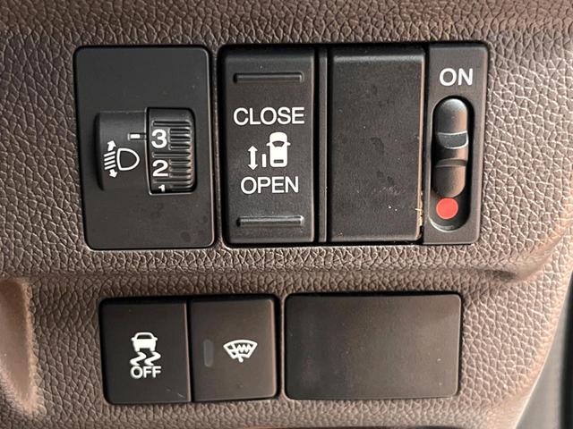 フリード G 禁煙車 SDナビ フルセグ バックカメラ パワースライドドア アイドリングストップ ビルトインETC オートエアコン ウォークスルー CD/DVD再生 Bluetooth接続可 スマートキー(32枚目)