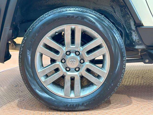 FJクルーザー ファイナルエディション 禁煙車 純正SDナビ フルセグ ツートンシート クルーズコントロール クリアランスソナー 純正20インチアルミホイール サイドステップ フロントフォグランプ バックカメラ Bluetooth再生(74枚目)