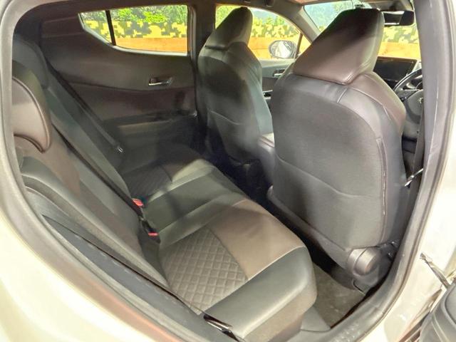 後部座席も気になるようなキズ・汚れやへたり等、大きなダメージはなく、良好な状態です。