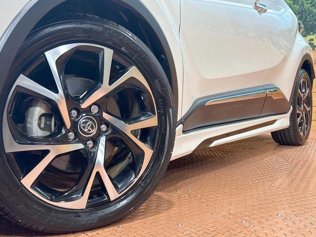 【純正１８インチアルミホイール】外観にマッチした純正アルミホイールを装着しております。各種社外アルミホイールや、スタッドレスタイヤも取扱いしております。是非ご相談ください♪