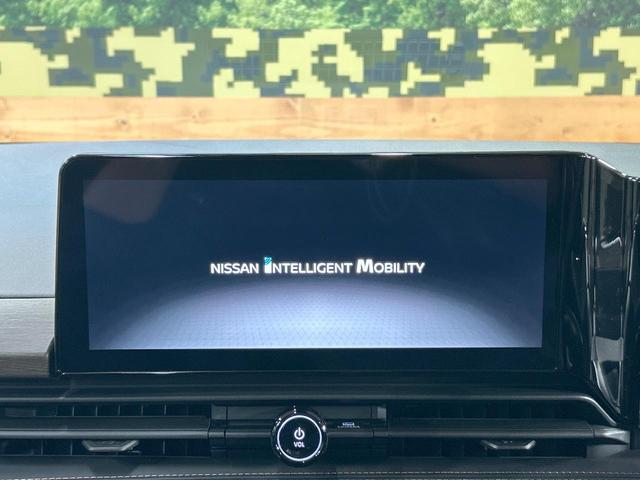 セレナ ｅ－パワー　ハイウェイスターＶ　登録済未使用車　１２型ナビフルセグ　全周囲カメラ　両側電動ドア　プロパイロット　デジタルインナーミラー　ワイヤレス充電　ＬＥＤヘッド＆フォグ　オートハイビーム　ＥＴＣ　ダブルエアコン　１６インチアルミ（3枚目）