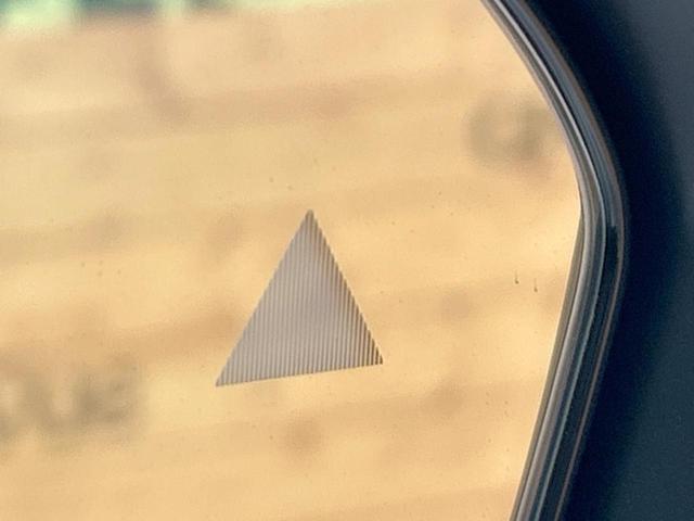 セレナ ｅ－パワー　ハイウェイスターＶ　登録済未使用車　１２型ナビフルセグ　全周囲カメラ　両側電動ドア　プロパイロット　デジタルインナーミラー　ワイヤレス充電　ＬＥＤヘッド＆フォグ　オートハイビーム　ＥＴＣ　ダブルエアコン　１６インチアルミ（8枚目）