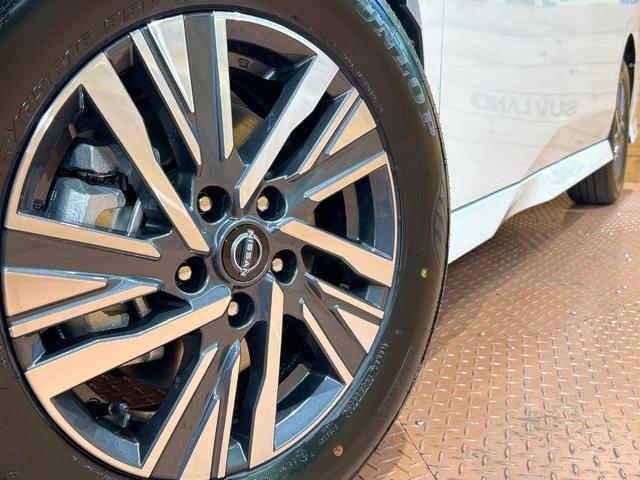 セレナ ｅ－パワー　ハイウェイスターＶ　登録済未使用車　１２型ナビフルセグ　全周囲カメラ　両側電動ドア　プロパイロット　デジタルインナーミラー　ワイヤレス充電　ＬＥＤヘッド＆フォグ　オートハイビーム　ＥＴＣ　ダブルエアコン　１６インチアルミ（14枚目）