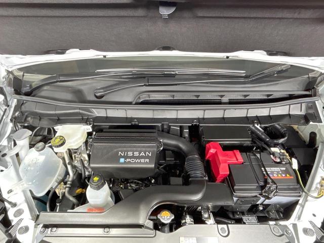 セレナ ｅ－パワー　ハイウェイスターＶ　登録済未使用車　１２型ナビフルセグ　全周囲カメラ　両側電動ドア　プロパイロット　デジタルインナーミラー　ワイヤレス充電　ＬＥＤヘッド＆フォグ　オートハイビーム　ＥＴＣ　ダブルエアコン　１６インチアルミ（19枚目）