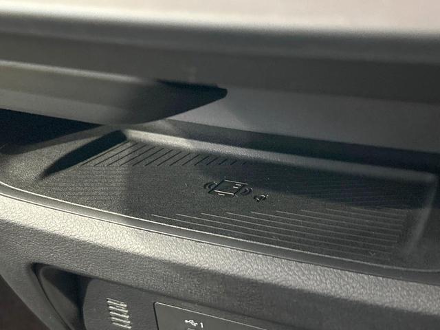 セレナ ｅ－パワー　ハイウェイスターＶ　登録済未使用車　１２型ナビフルセグ　全周囲カメラ　両側電動ドア　プロパイロット　デジタルインナーミラー　ワイヤレス充電　ＬＥＤヘッド＆フォグ　オートハイビーム　ＥＴＣ　ダブルエアコン　１６インチアルミ（21枚目）