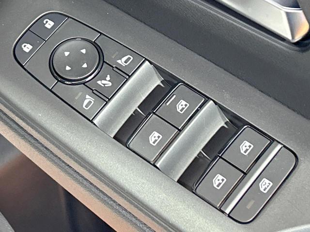 セレナ ｅ－パワー　ハイウェイスターＶ　登録済未使用車　１２型ナビフルセグ　全周囲カメラ　両側電動ドア　プロパイロット　デジタルインナーミラー　ワイヤレス充電　ＬＥＤヘッド＆フォグ　オートハイビーム　ＥＴＣ　ダブルエアコン　１６インチアルミ（30枚目）