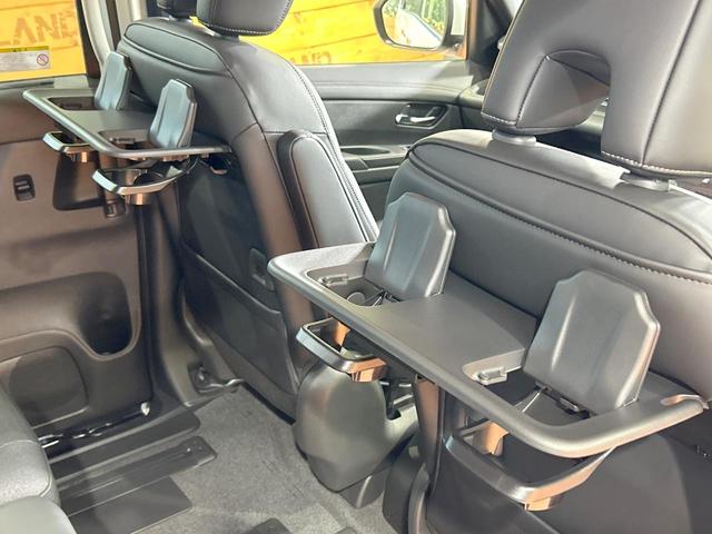 セレナ ｅ－パワー　ハイウェイスターＶ　登録済未使用車　１２型ナビフルセグ　全周囲カメラ　両側電動ドア　プロパイロット　デジタルインナーミラー　ワイヤレス充電　ＬＥＤヘッド＆フォグ　オートハイビーム　ＥＴＣ　ダブルエアコン　１６インチアルミ（38枚目）