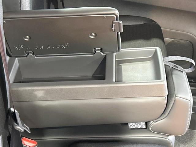 セレナ ｅ－パワー　ハイウェイスターＶ　登録済未使用車　１２型ナビフルセグ　全周囲カメラ　両側電動ドア　プロパイロット　デジタルインナーミラー　ワイヤレス充電　ＬＥＤヘッド＆フォグ　オートハイビーム　ＥＴＣ　ダブルエアコン　１６インチアルミ（40枚目）